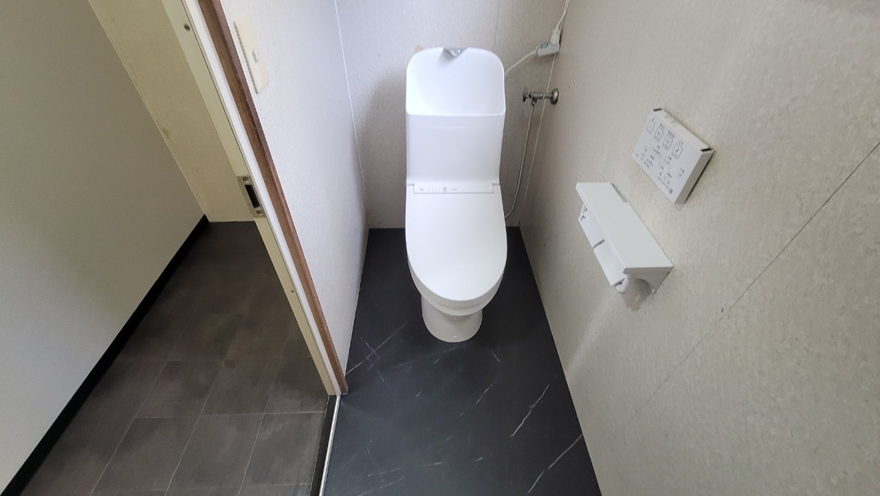 名古屋市港区  女性社員から要望でトイレ防音対策工事 画像
