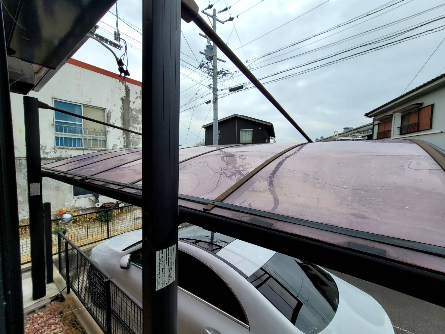 割れ・ひび割れに注意！ カーポート屋根のポリカ材を交換しました 画像