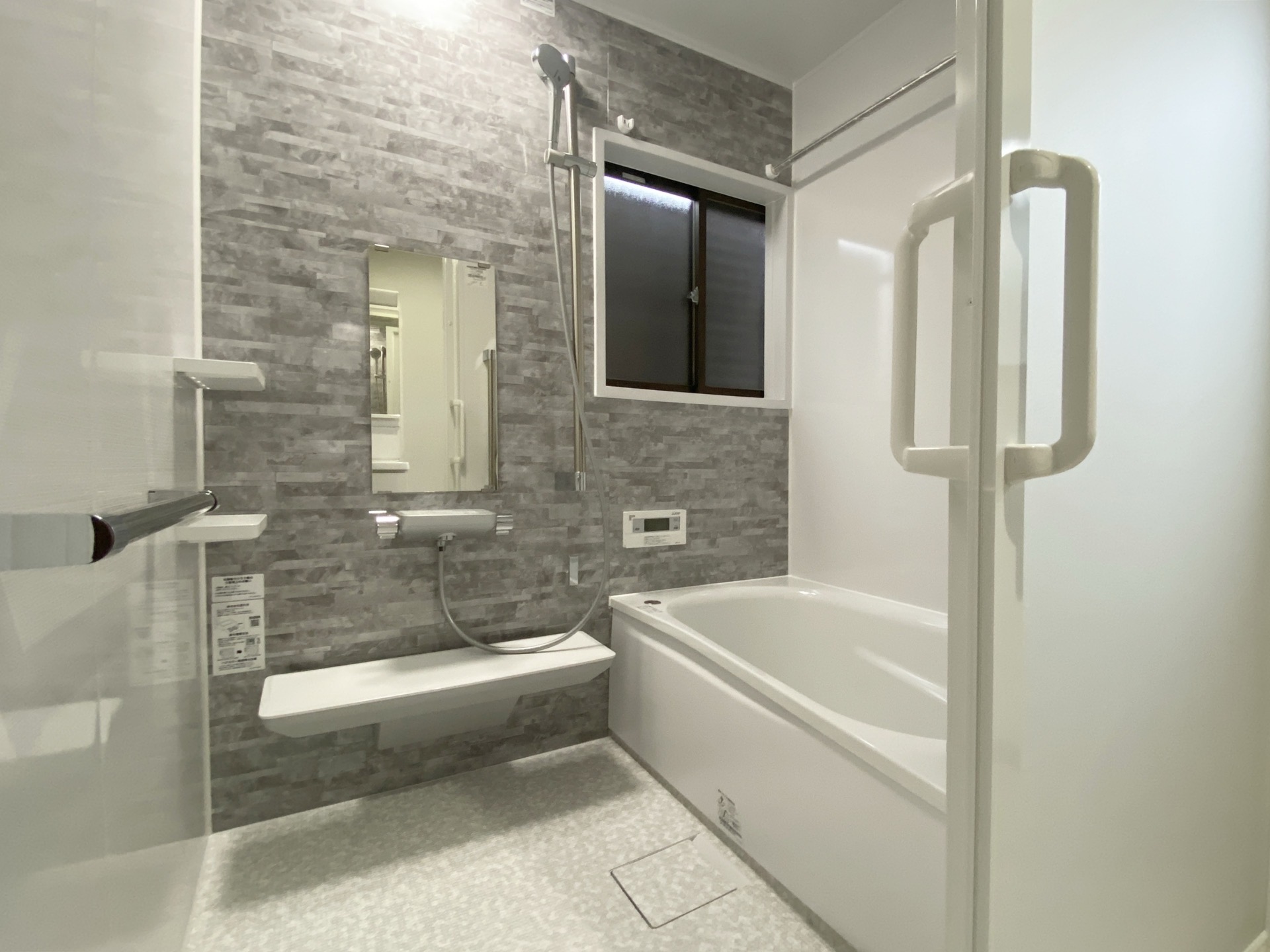 【費用を抑えたいオーナー必見】ユニットバス交換しなくてもOK！低コスト浴室リフォーム術 画像