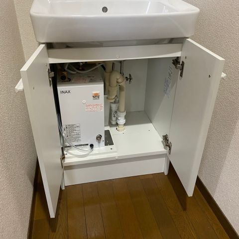 給湯配管の無い二階で、お湯が使える洗面化粧台 アイキャッチ画像