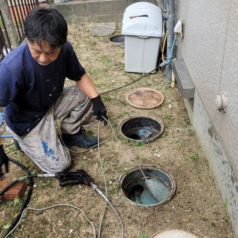 突然のトイレ詰まり…！緊急対応で排水管洗浄を行いました アイキャッチ画像