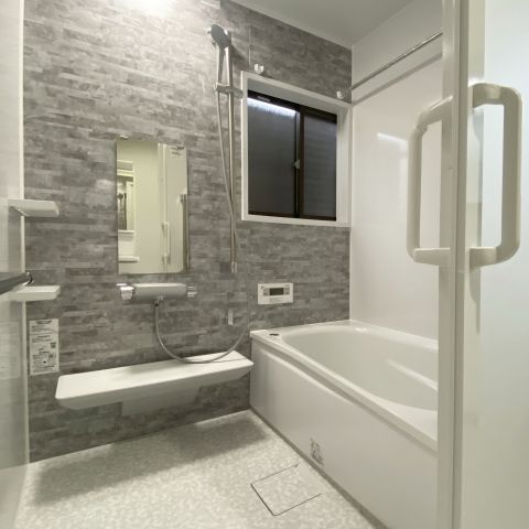 【費用を抑えたいオーナー必見】ユニットバス交換しなくてもOK！低コスト浴室リフォーム術 アイキャッチ画像